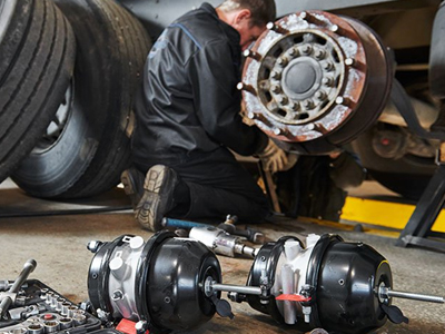 هر آنچه درباره خدمات تعمیرات و تأمین قطعات یدکی خودروهای سنگین باید بدانید